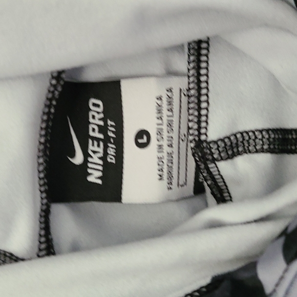 Nike Pro pullover - Picture 2 of 5